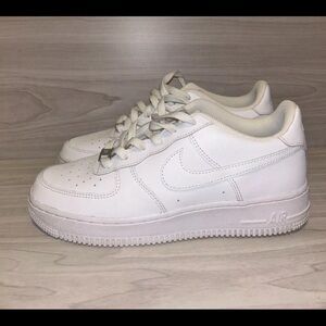 White Nike Air Force 1's Size 6.5Y (8 in Women's).